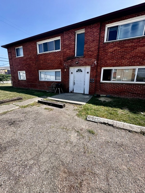 property at 3632 Cushing Dr