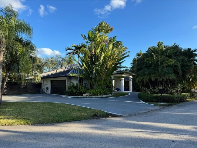 14601 SW 99th Ave in Miami, FL - Building Photo - Building Photo