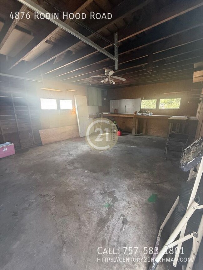 4876 Robin Hood Rd in Norfolk, VA - Building Photo - Building Photo