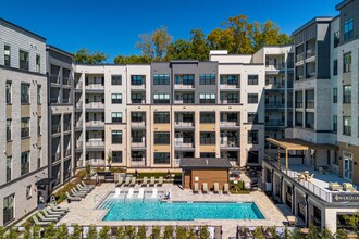 Meridian at North Hills in Raleigh, NC - Foto de edificio - Building Photo