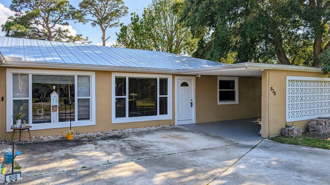 830 NW 10th Terrace in Stuart, FL - Building Photo
