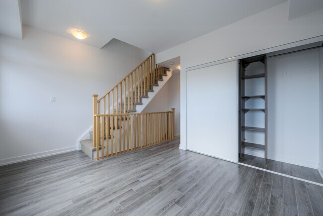 60-TH60 Winston Park Blvd in Toronto, ON - Building Photo - Building Photo
