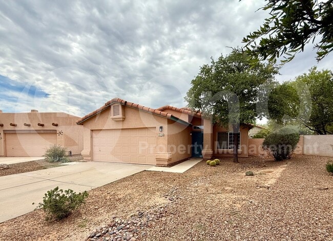 144 E Mesquite Crest Pl in Oro Valley, AZ - Building Photo - Building Photo