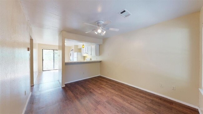 305 Manuel Dr, Unit D in College Station, TX - Building Photo - Building Photo