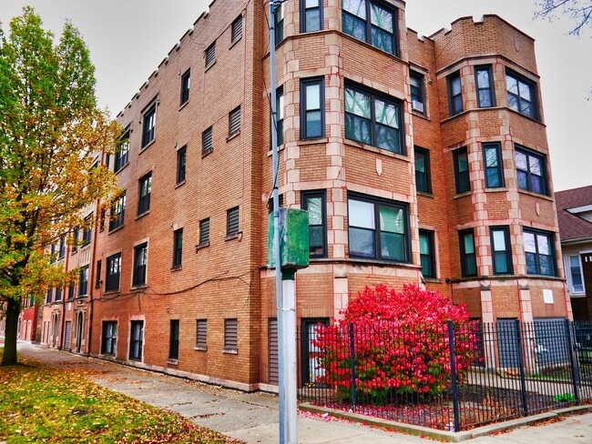 property at 8103 S Loomis Blvd