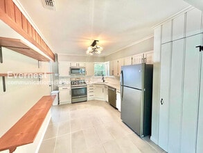 8633 Westglen Dr in Dallas, TX - Building Photo - Building Photo