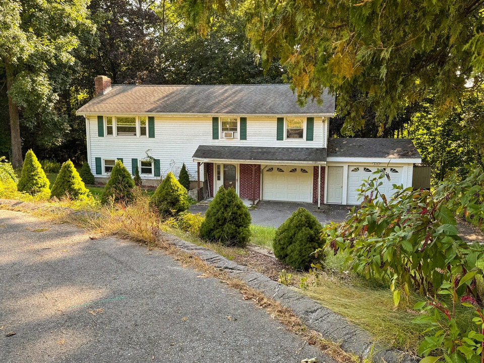 20 Olde Surrey Dr in Acton, MA - Building Photo