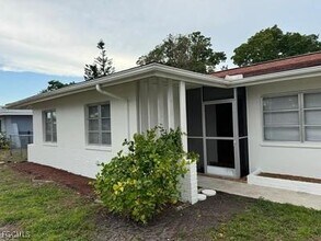 3632 Country Club Blvd in Cape Coral, FL - Building Photo - Building Photo