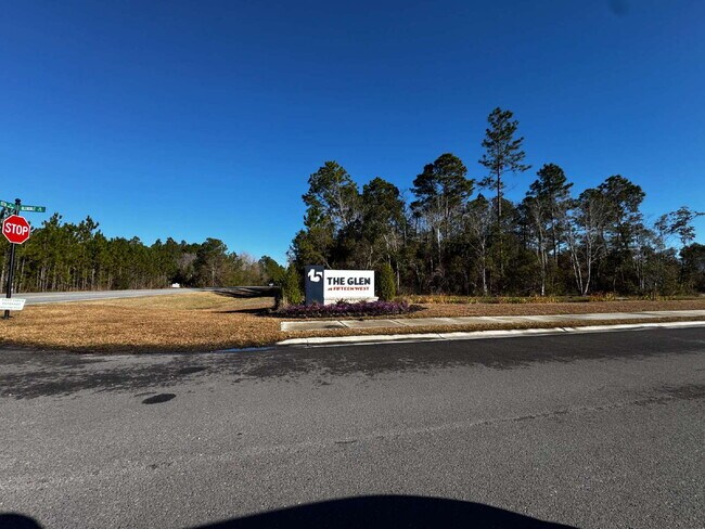 105 Glendale Ln in Hinesville, GA - Foto de edificio - Building Photo