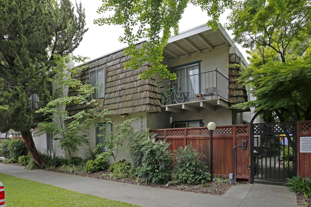 3006-3008 D St in Sacramento, CA - Building Photo