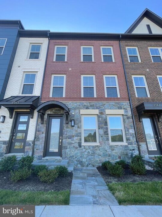 4945 Purdy Aly in Rockville, MD - Building Photo