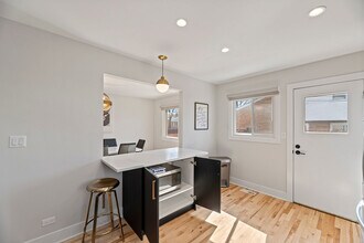 9084 Barberry Ln in Des Plaines, IL - Building Photo - Building Photo