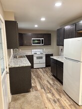 850 Rood Dr in Akron, OH - Building Photo - Building Photo