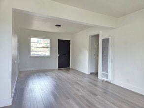 718 E 4th Ave in Escondido, CA - Building Photo - Building Photo