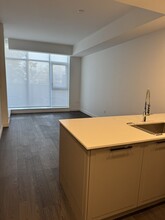 3389 Lakeshore Rd in Kelowna, BC - Building Photo - Building Photo