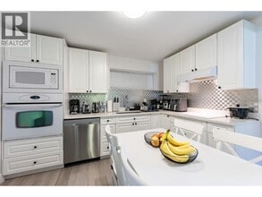 4605 Prime St in North Vancouver, BC - Building Photo - Building Photo