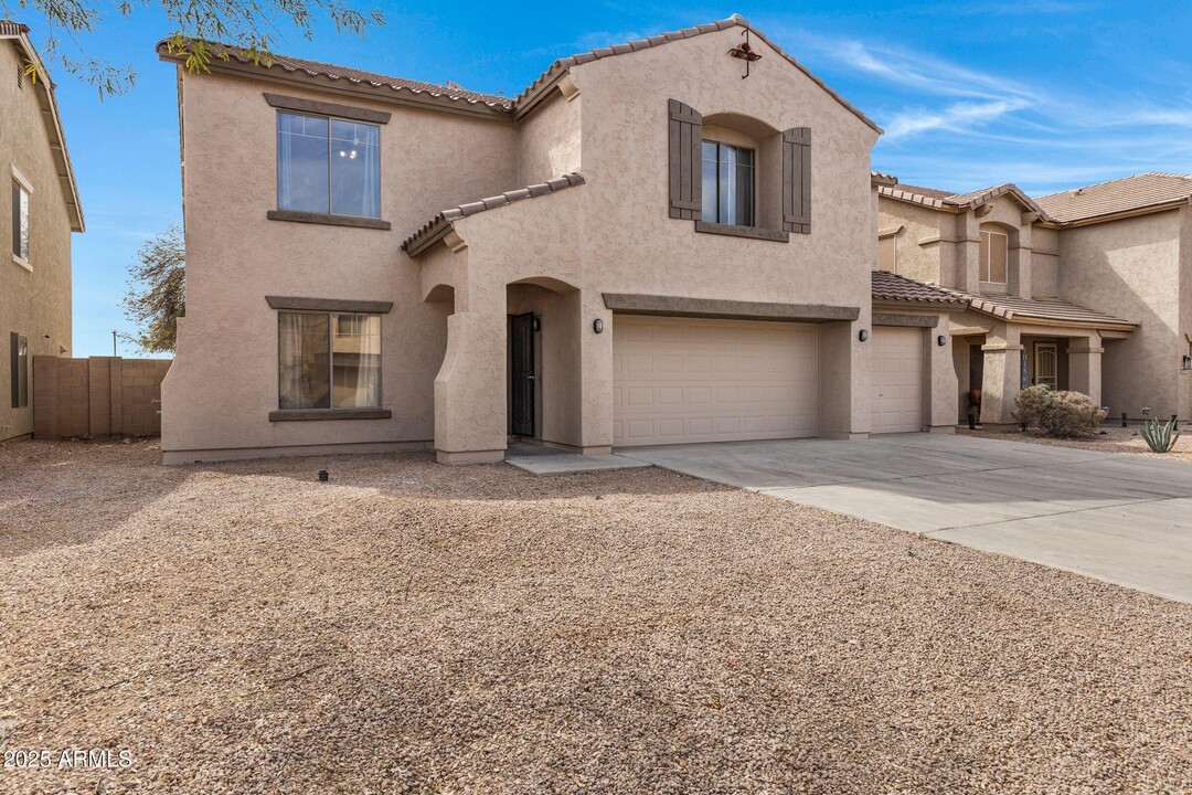 43631 W Cowpath Rd in Maricopa, AZ - Foto de edificio