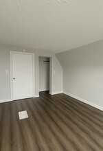 1033 E Oakland Ave, Unit B in Lansing, MI - Foto de edificio - Building Photo