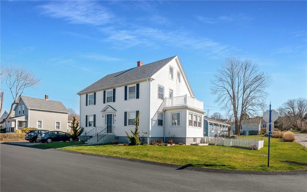 147 Center Ave in Middletown, RI - Building Photo