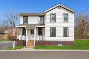 10 Mechanic St in Camillus, NY - Building Photo