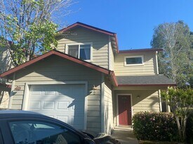 563 Morgan Dr in Chico, CA - Building Photo