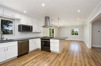 835 Magarian Rd in Fallbrook, CA - Foto de edificio - Building Photo