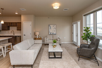 Whispering Creek Apartments in Fargo, ND - Foto de edificio - Interior Photo