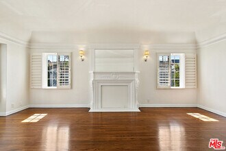 918 1/2 Serrano Ave in Los Angeles, CA - Building Photo - Building Photo