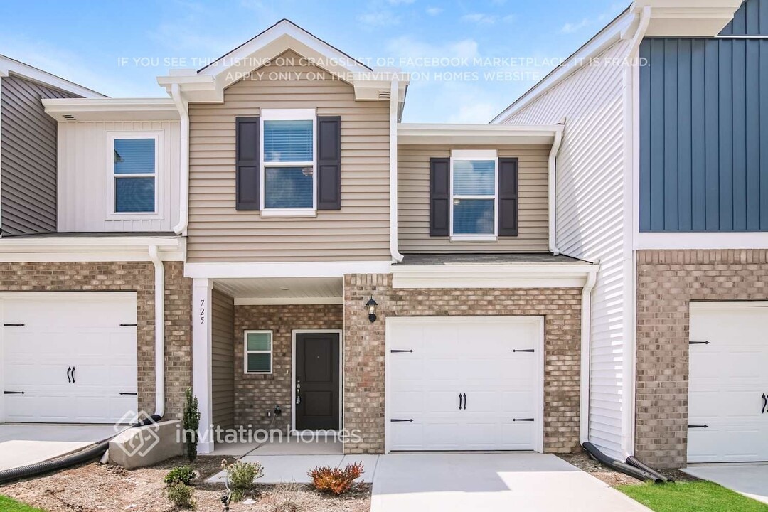 725 Hilton Pk Lp in Knightdale, NC - Building Photo