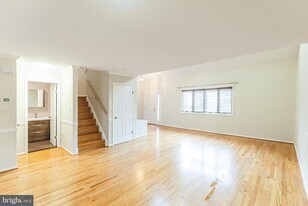 23 Exeter Ct in Princeton, NJ - Building Photo