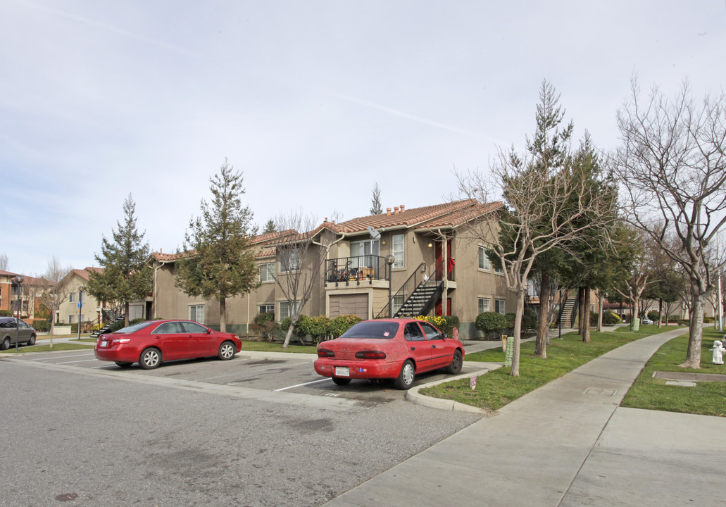 Sobrato Family Living Center in Santa Clara, CA - Foto de edificio