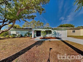 12624 Eddington Rd in Spring Hill, FL - Building Photo