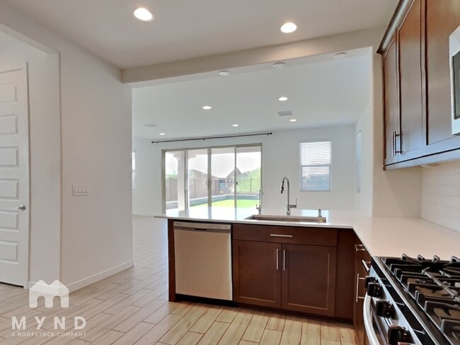 9233 W Roma Ave in Phoenix, AZ - Building Photo - Building Photo