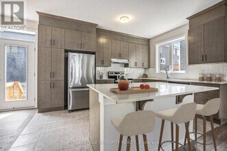 436 Epoch St in Ottawa, ON - Building Photo - Building Photo