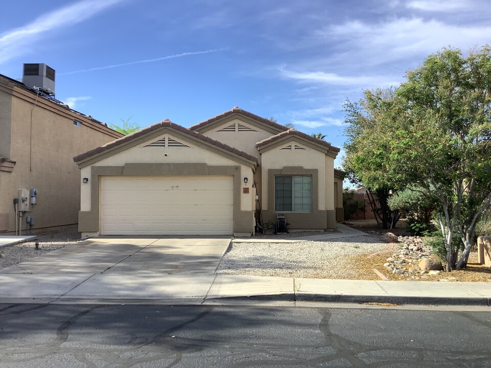 13011 W Mandalay Ln in El Mirage, AZ - Building Photo