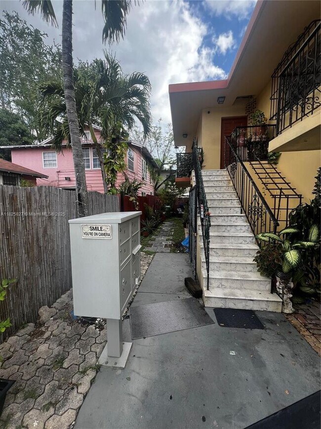 619 SW 11th Ave in Miami, FL - Building Photo - Building Photo