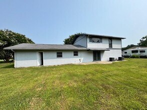 203 N Lake Dr in Brunswick, GA - Building Photo - Building Photo