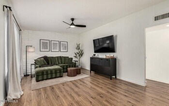 1964 E Wesleyan Dr in Tempe, AZ - Building Photo - Building Photo