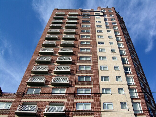 CenterPoint Tower in Baltimore, MD - Building Photo - Building Photo