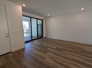 250 Waters Park Cir in San Mateo, CA - Building Photo - Building Photo