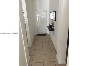 17630 NW 73rd Ave in Hialeah, FL - Building Photo - Building Photo