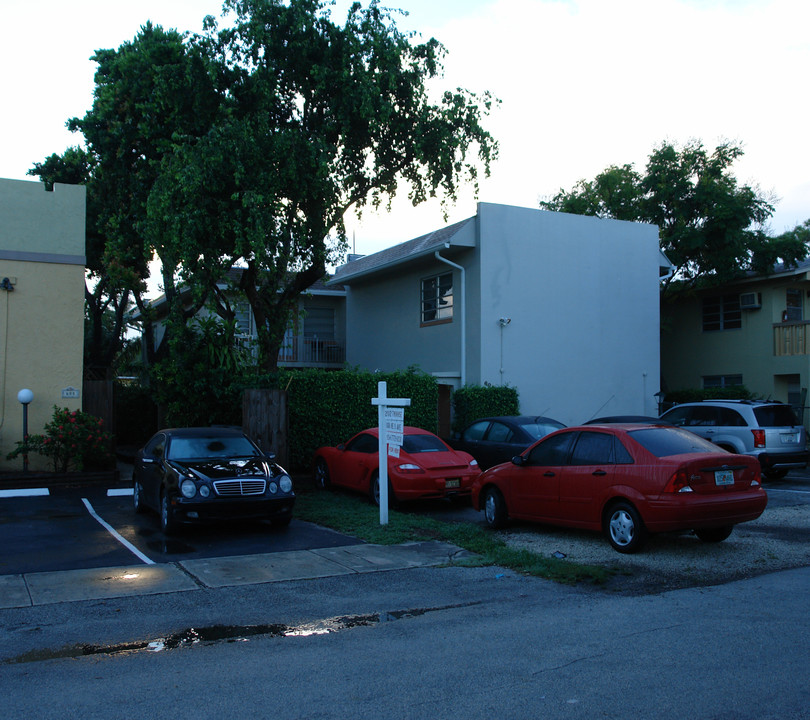 604 NE 9th Ave in Fort Lauderdale, FL - Building Photo