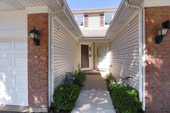 32476 Rushmore Ave in Lakemoor, IL - Building Photo - Building Photo