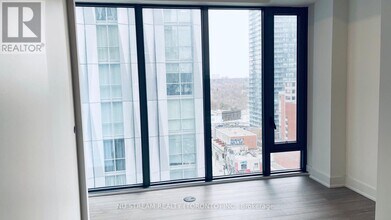 8 Cumberland St in Toronto, ON - Building Photo - Building Photo
