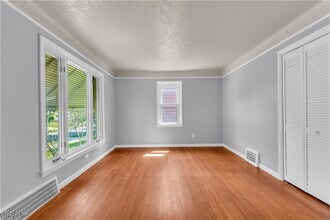 15604 Benhoff Dr in Maple Heights, OH - Building Photo - Building Photo