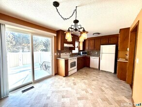 2 St Marc Cir in South Windsor, CT - Building Photo - Building Photo