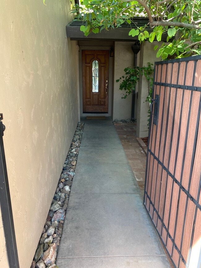 2312 W Lindner Ave in Mesa, AZ - Foto de edificio - Building Photo