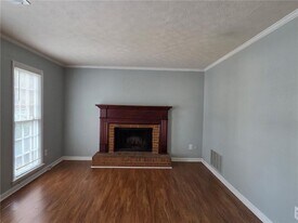 876 Indian Lake Dr NW in Lilburn, GA - Building Photo