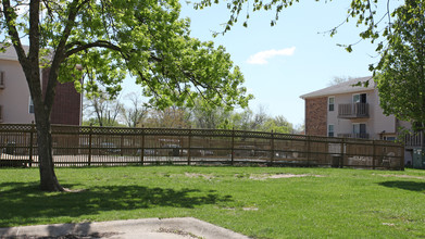 Broadway Village in Kansas City, MO - Building Photo - Building Photo