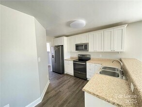 26 E J St in Maiden, NC - Building Photo - Building Photo